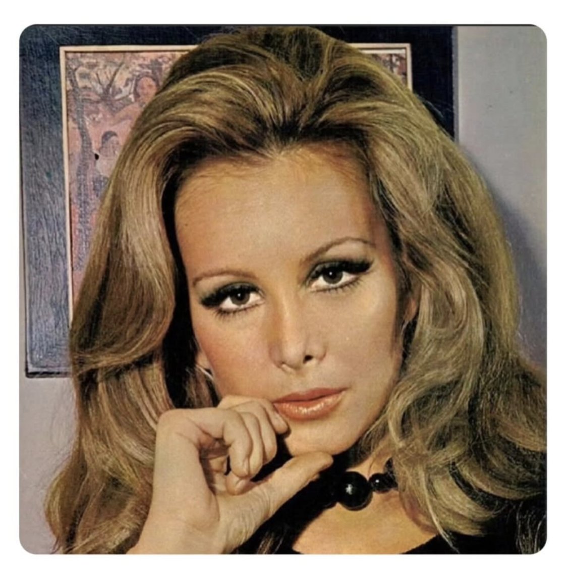 Türk sinemasına damga vuran Filiz Akın kanser  tedavisi  gördüğü hastanede 82 yaşında hayatını kaybetti. Mekanı cennet olsun #filizakın