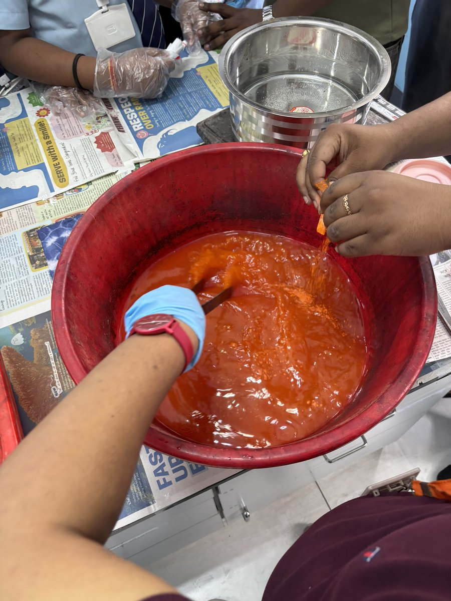 HFH partnered with Saikat Mondal, a skilled tie-dye artist, to bring his knowledge and passion to aspiring young minds.
This initiative was led by Sonal Desai ,Workshop Facilitator and content writer HFH.
#handforhandmadefoundation #tiedye