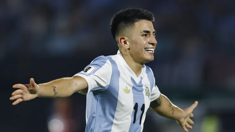 casatomada_ar's tweet photo. La victoria táctica de Scaloni y su cuerpo técnico por sobre Bielsa, se vio plasmada en la victoria de visitante por 1 a 0. En el primer tiempo Argentina bloqueó a Uruguay, y en el segundo lo superó, con varios puntos altos.
#Scaloni #Argentina #UruguayArgentina #Almada https://t.co/bM3fuqNuYR