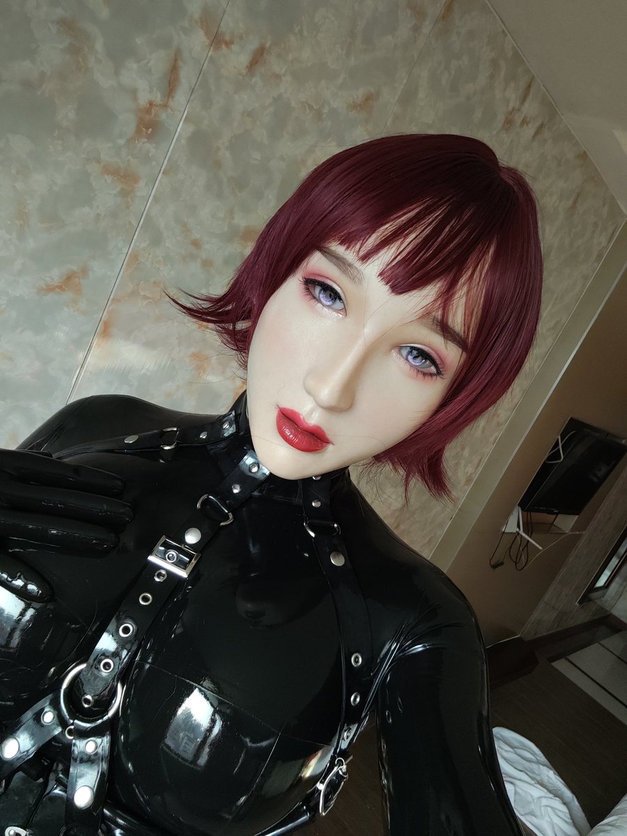 所以爱可以跨越种族吗，即便我是一只有红色雌根与E奶的黑色乳胶魅魔，你也会爱我的对吗
<a href="/rubber/">rubber</a> @latex #胶衣 #乳胶衣 #DMS