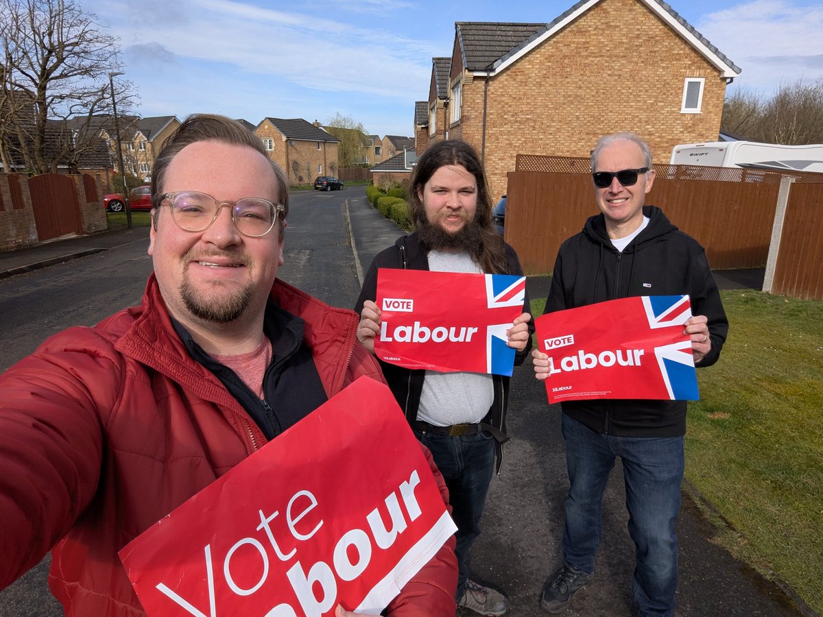 🌹 Out in Simmondley today. After 𝟴 𝘆𝗲𝗮𝗿𝘀 𝗼𝗳 𝗧𝗼𝗿𝘆 𝗿𝘂𝗹𝗲, Derbyshire County Council is on the brink. They 𝗺𝘂𝘀𝘁 𝗯𝗲 𝗵𝗲𝗹𝗱 𝘁𝗼 𝗮𝗰𝗰𝗼𝘂𝗻𝘁.

I’m 𝗹𝗼𝗰𝗮𝗹, 𝘁𝗿𝘂𝘀𝘁𝗲𝗱 𝗮𝗻𝗱 𝗼𝗻 𝘆𝗼𝘂𝗿 𝘀𝗶𝗱𝗲. Let’s bring change to Derbyshire this May together!🌹