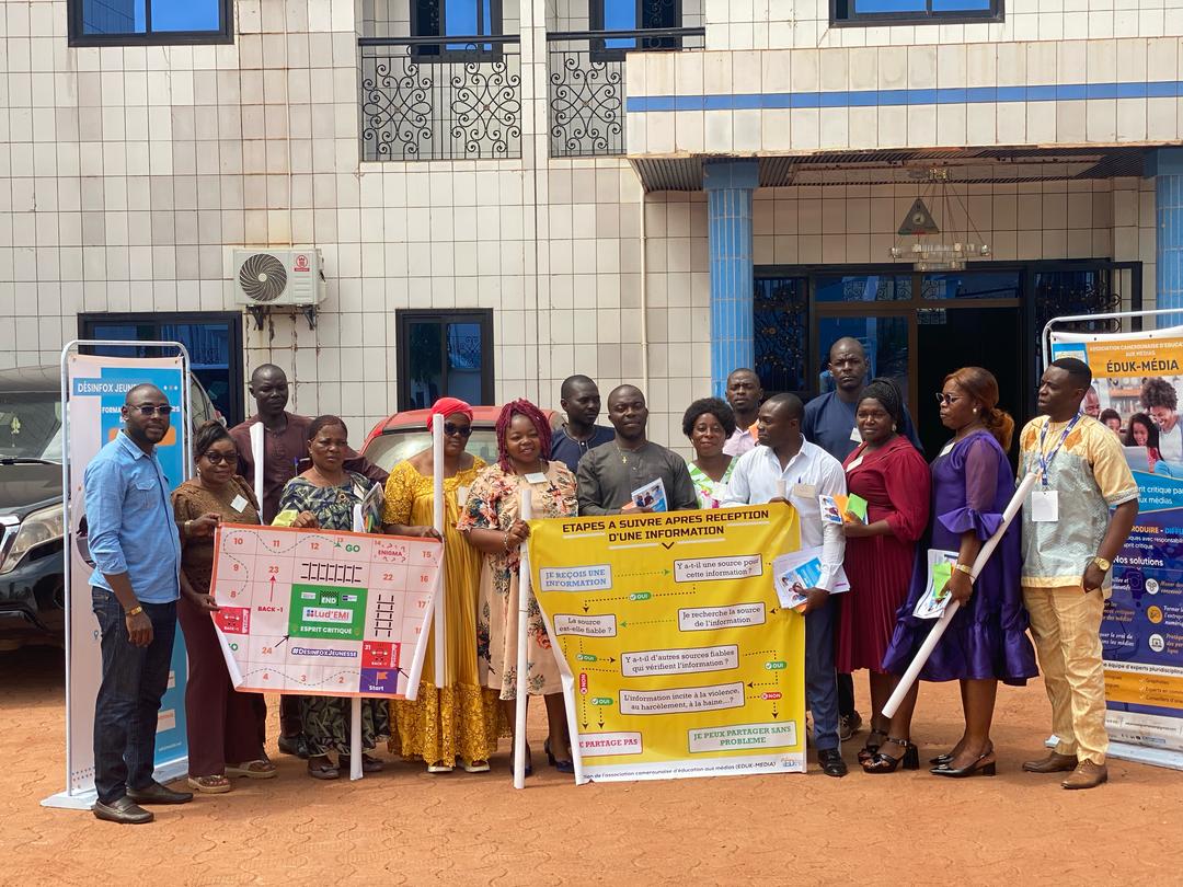Fabrice MAKEM🇨🇲 (@fabrice_makem) on Twitter photo Projet #DésonfoxJeunesse
Clap de fin de la formation d'encadreurs de jeunes de la ville de #Bertoua en #EMI.
Bravo aux formateurs <a href="/mbelamout/">Mbelamout anicet</a> et <a href="/PaulAZBF/">Paul Alain ZIBI FAMA</a>. Projet #DésonfoxJeunesse
Clap de fin de la formation d'encadreurs de jeunes de la ville de #Bertoua en #EMI.
Bravo aux formateurs <a href="/mbelamout/">Mbelamout anicet</a> et <a href="/PaulAZBF/">Paul Alain ZIBI FAMA</a>.
