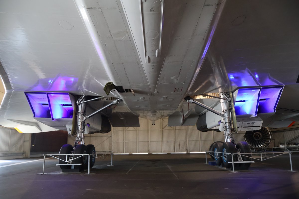 EducatedSingles's tweet photo. Belly photos of my two favourite airplanes The legendary Concorde and the world’s largest passenger jet Airbus A380 Showcasing European superiority in aviation. Boeing is important. They can’t get it up
#airbus #boeing #aviation #europe https://t.co/5VyrTNGgna
