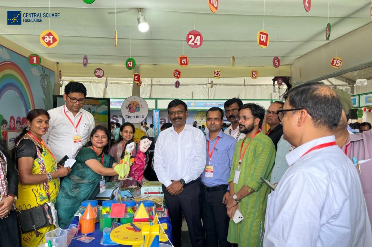 📚 आज #BiharDiwas के अवसर पर, बिहार शिक्षा विभाग के स्टॉल 'अप्पन बिहार, निपुण बिहार' ने प्राथमिक शिक्षा में हो रही प्रगति को बखूबी दर्शाया।

माननीय मुख्यमंत्री श्री <a href="/NitishKumar/">Nitish Kumar</a>,  माननीय शिक्षा मंत्री श्री <a href="/sunilkbv/">Sunil Kumar</a> और शिक्षा विभाग के एसीएस (ACS) डॉ. <a href="/sidarths/">SIDDHARTH IAS</a> (IAS) सहित कई