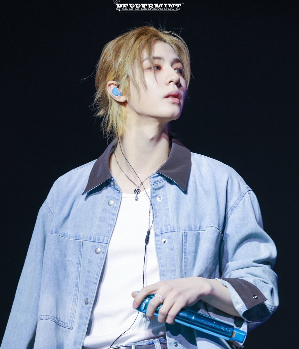 gongfourz having a lock and key necklace hmm....🚬🚬🚬