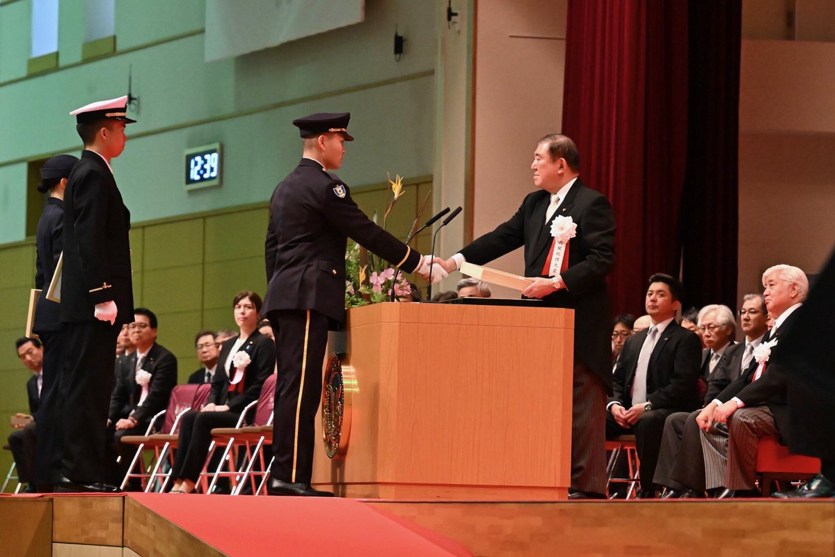 3月22日、中谷防衛大臣、金子政務官、若宮補佐官は、防衛大学校卒業式