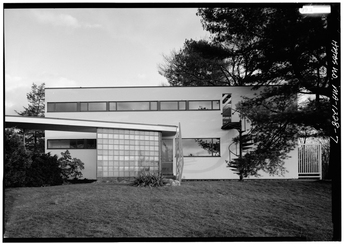 SouthBayDigs's tweet photo. Discover how Walter Gropius led the groundbreaking Bauhaus school to harmonize art, technology, and craftsmanship in the early 20th century, birthing a new era of design and art. A story of enduring legacy and revolutionary vision. #Bauhaus100 Read more 👉 https://t.co/SMCyeh6oQx https://t.co/mDXanQTNnB