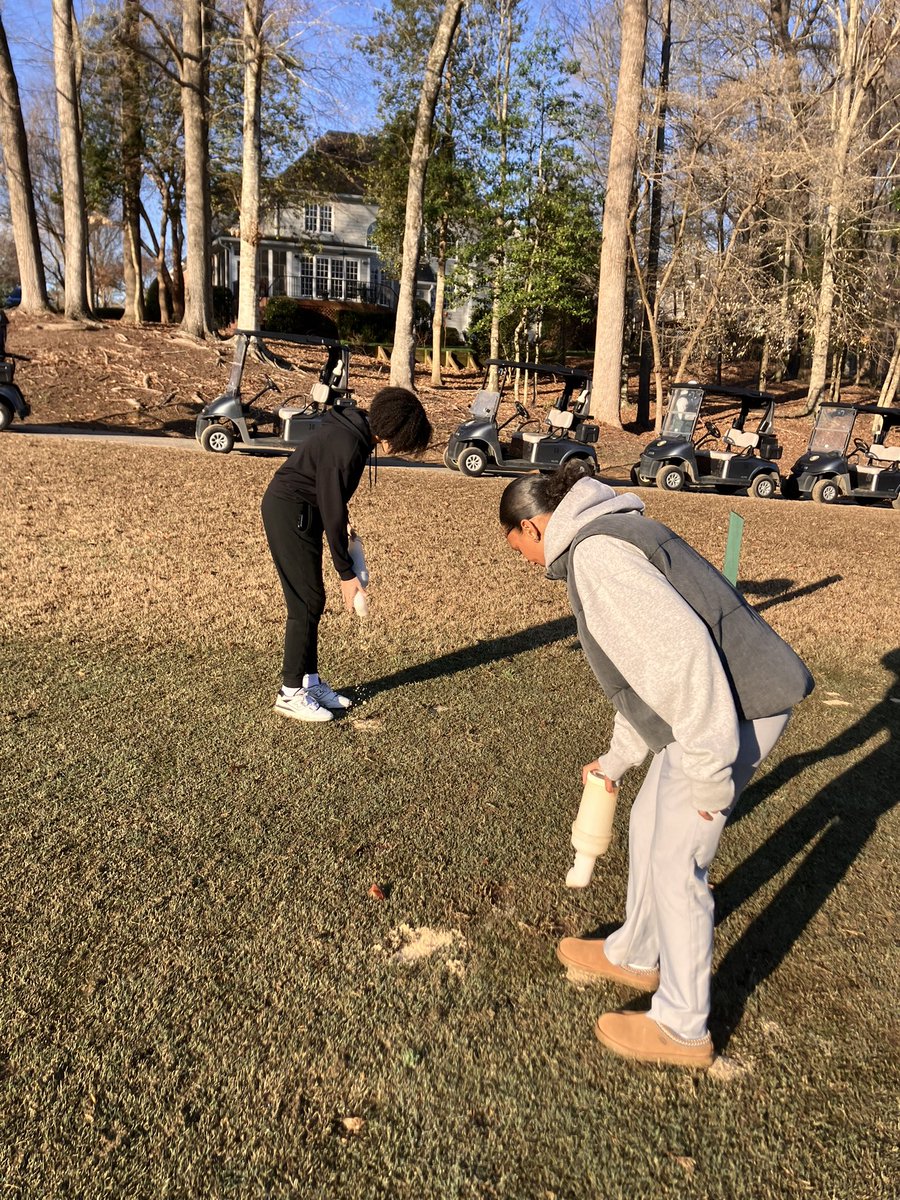 Southeast golfers giving up the final Saturday of spring break to give back.