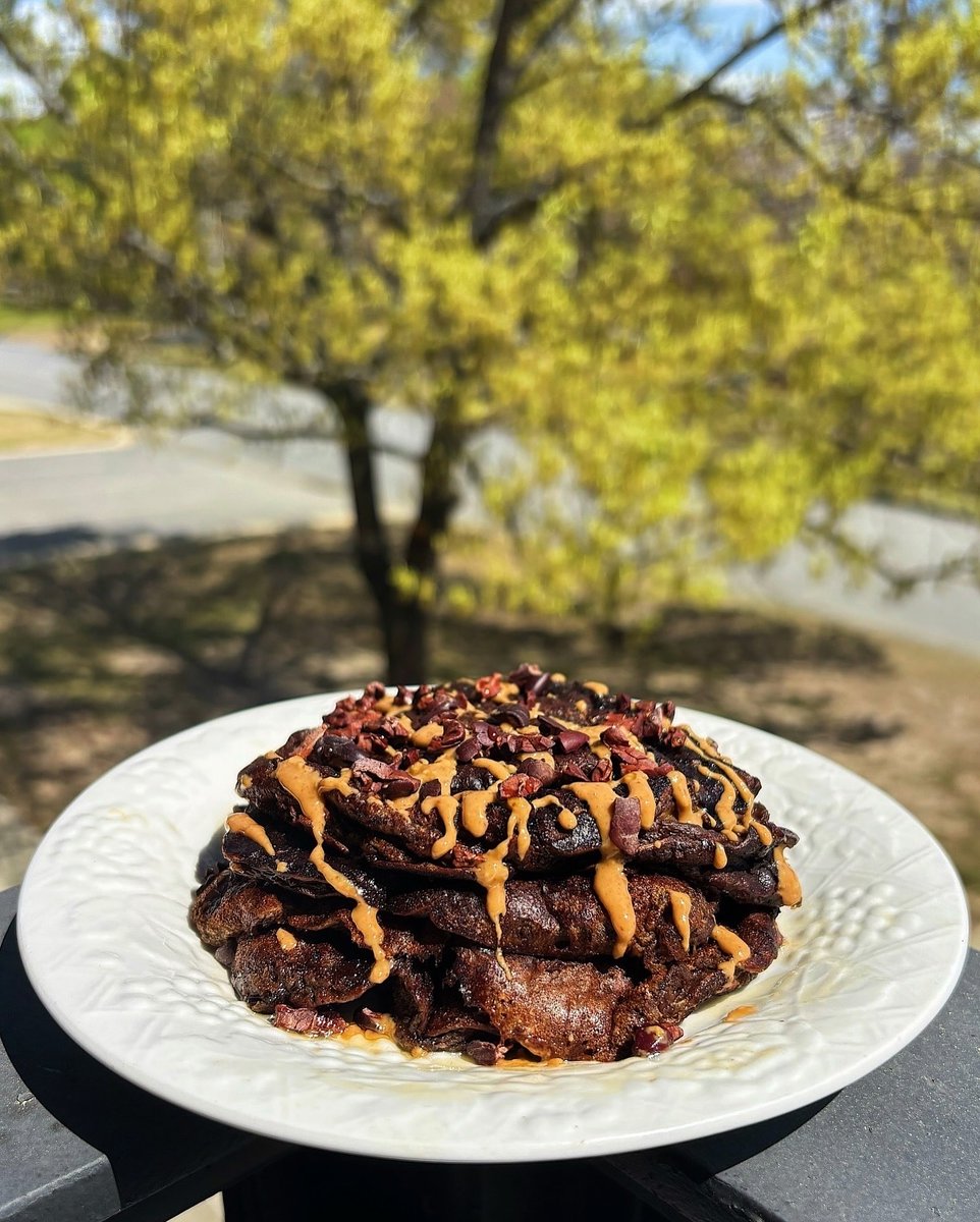 Flourless pancakes, chocolatey perfection! 🍫 These beauties are made with Foods Alive Cacao Powder, chocolate protein powder baking soda, an egg, and topped with Foods Alive cacao nibs, peanut butter, and maple syrup. Recipe &amp; photos by @wellwshell. 🥞