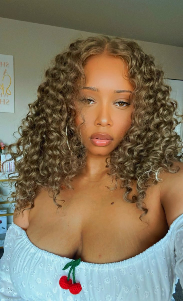 forevrblushing's tweet image. I stay with a 10, She Aaliyah…🤍