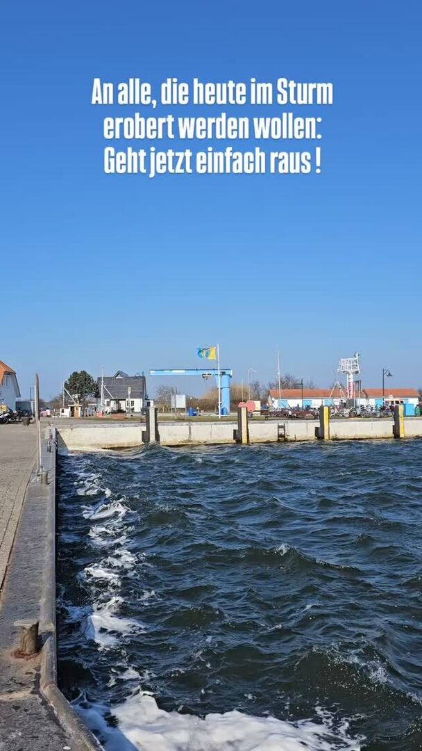 hiddenseeforum's tweet photo. Wer will auch mal im Sturm erobert werden? Heute ist es auf der Insel Hiddensee möglich 😉
#inselliebe #hiddensee_moments #windig #schönertag #inselhiddensee #sturmderliebe #hiddenseeforum #ostsee #ostseeliebe⚓️ #meerliebe #meerweh - Link zum #Video https://t.co/gB4zM2cJtP https://t.co/x1Net9zXkD