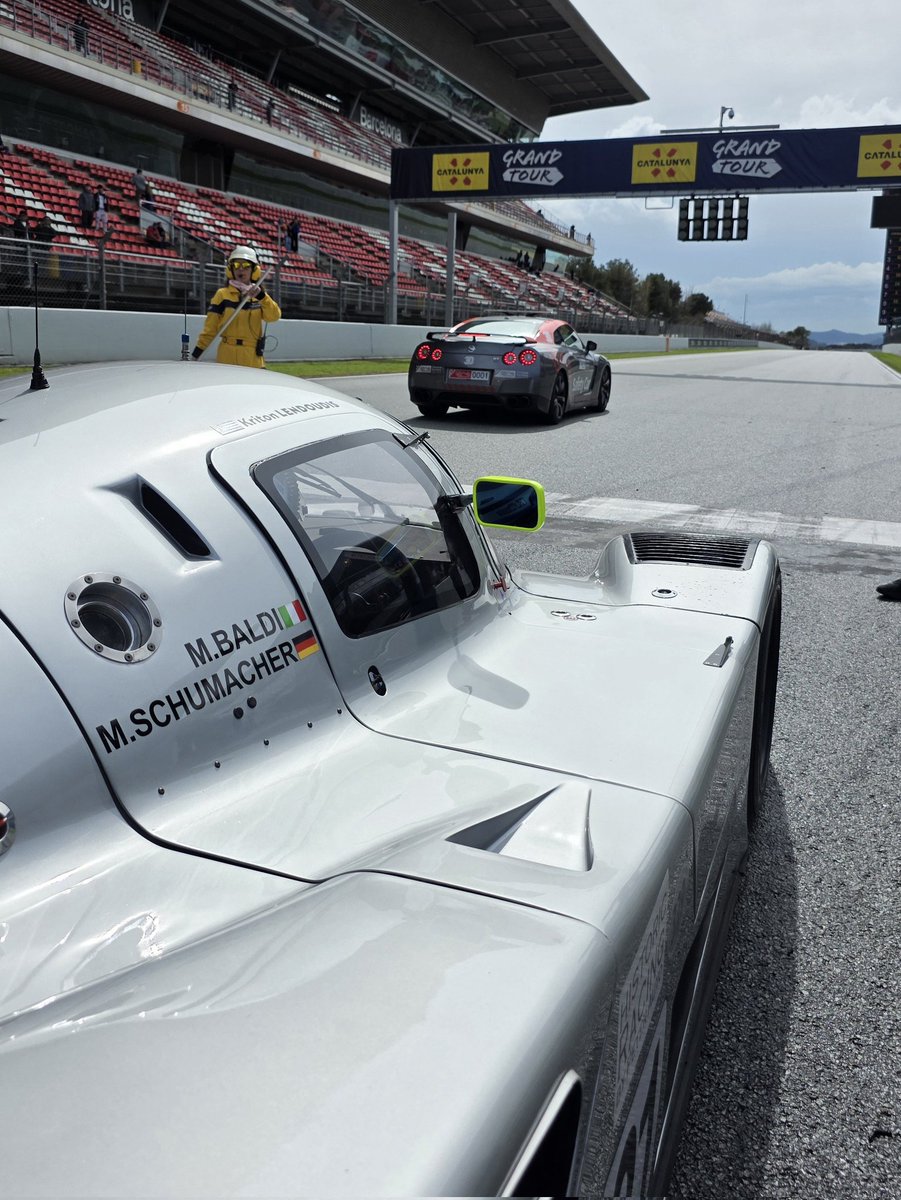 Empiezan las carreras de este sábado de #EspíritudeMontjuïc! 🍿

📺 youtube.com/live/72UOxgSxI…