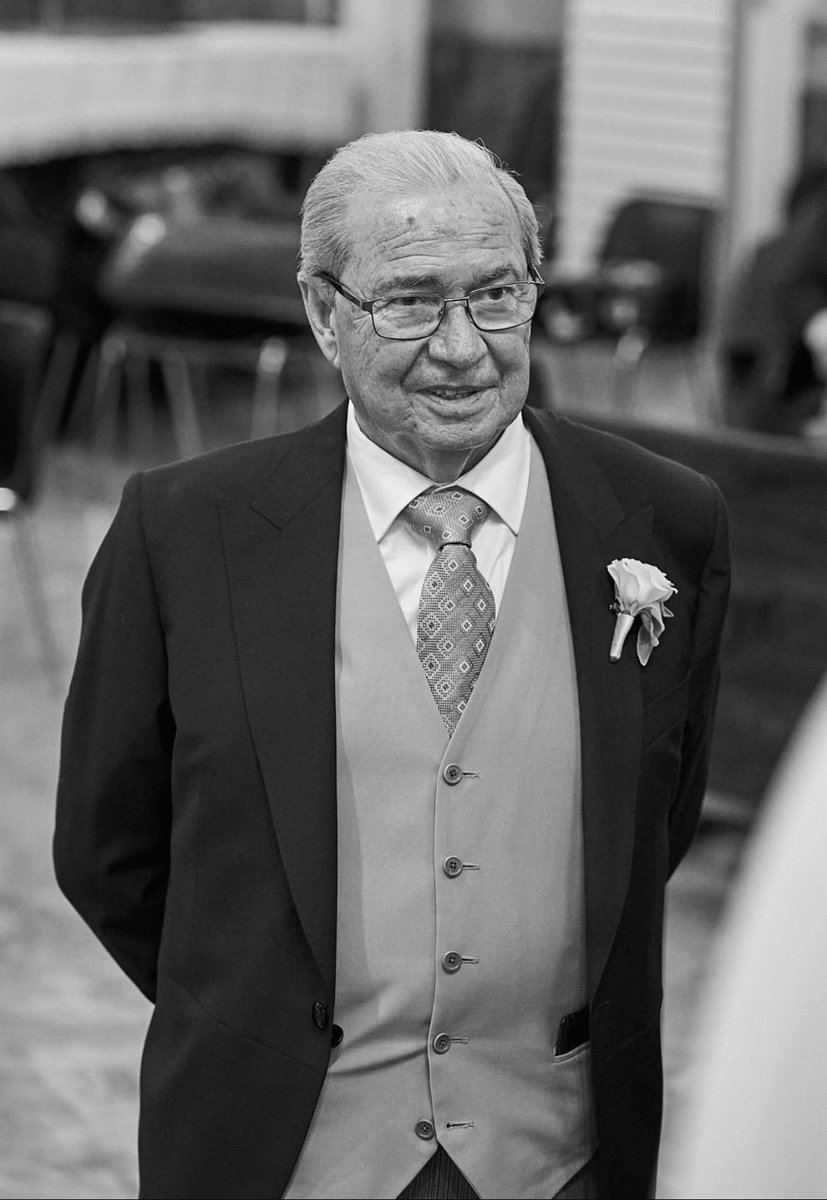 Hoy nuestro corazón está de luto🖤

Pepe Villaverde, la voz de las fallas de nuestra emisora ha fallecido.

Se marcha uno de los nuestros, un grande que nunca dejó de demostrar su pasión por la comunicación y las fallas. 

Te echaremos mucho de menos Pepe. 

Vuela alto. DEP