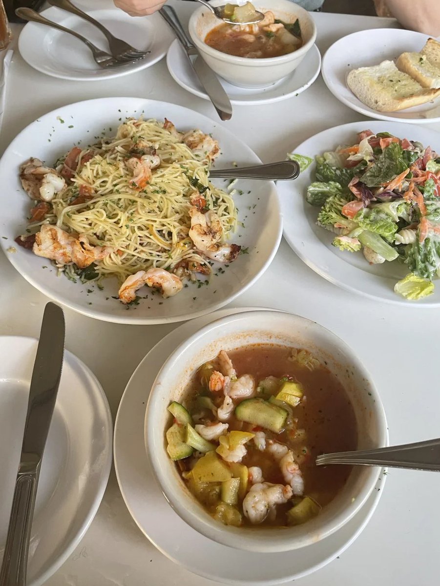 larvistar's tweet photo. Enjoy the fragrance of matcha and a sumptuous lunch with your friends. This is how a relaxing weekend should be. 🌿🍃 #WeekendLife #MatchaLunch https://t.co/QWb512CCT5