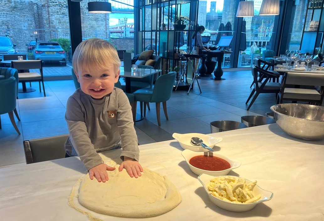 Pizza, chocolate &amp; Easter fun at Ginos Restaurants! 🍫👩‍🍳

👨‍🍳 Make your own pizza with Gino’s chefs
🍫 Create a chocolate pizza with expert chocolatier Oli The Choc

And the best part? You get to eat everything you make (obviously 😅)

📅 13th April
🎟️ eventbrite.co.uk/e/become-a-piz…