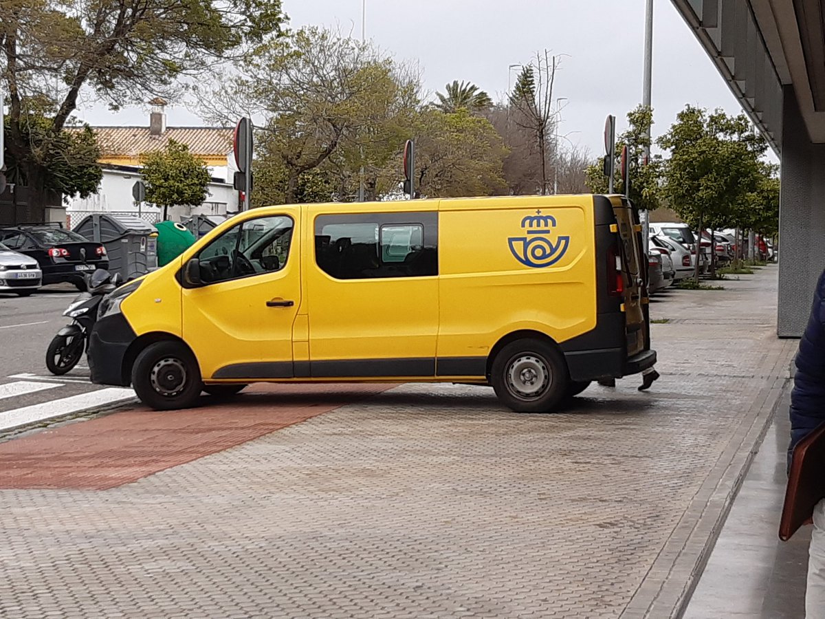 Insolidaridad y falta de respeto en la avda. De Grecia (Los Bermejales) en Sevilla <a href="/Correos/">Correos</a> <a href="/CorreosAtiende/">CorreosAtiende</a>