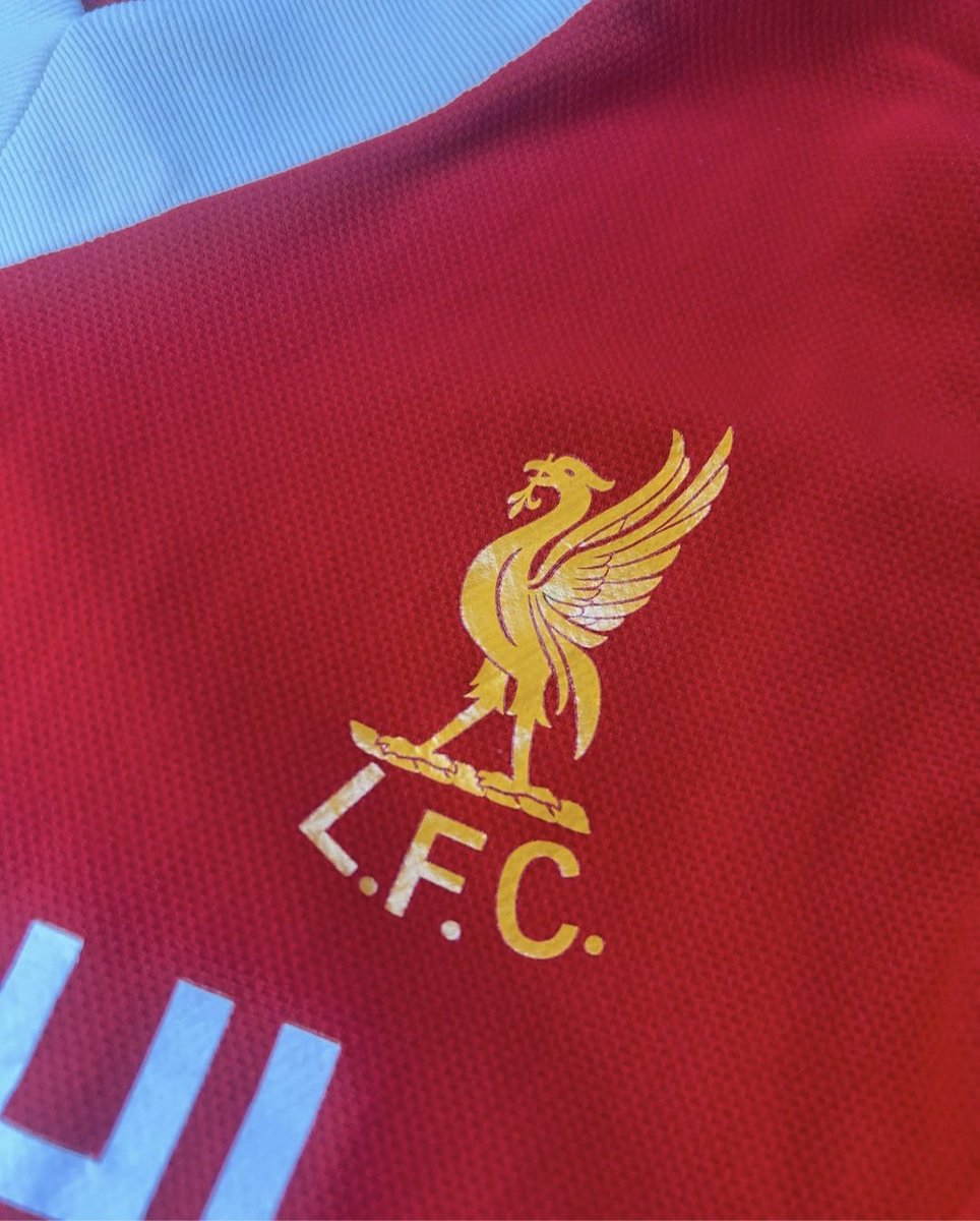 fussballgeekz's tweet photo. Double Diamond Gold - Manufactured by #Umbro during the infancy of shirt sponsorship, this great, iconic #LivepoolFC trikot is clarion callback to better footballing days - a place where the love of football, for this particular 8-year-old, blossomed. https://t.co/rDPwGGc2m7