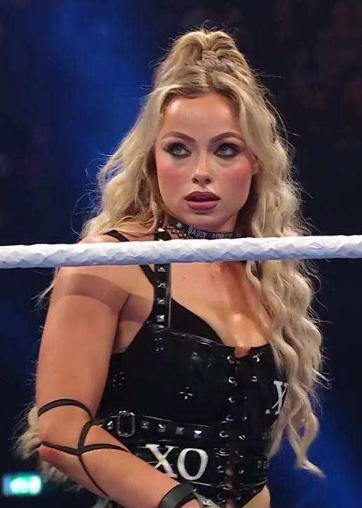 LivMorgansWorld's tweet photo. She should start styling her hair like this more often because holy moly she looked good 
😍😮‍💨🤤🥵

By far one of her best looks and that’s saying something because she always looks amazing

#LivMorgan #LMWT #SmackDownLiv #LivaLisa #MonaLiva #LivDom #GWWCOAT #GWTTCOAT #LivDom https://t.co/fVJo06bVQA