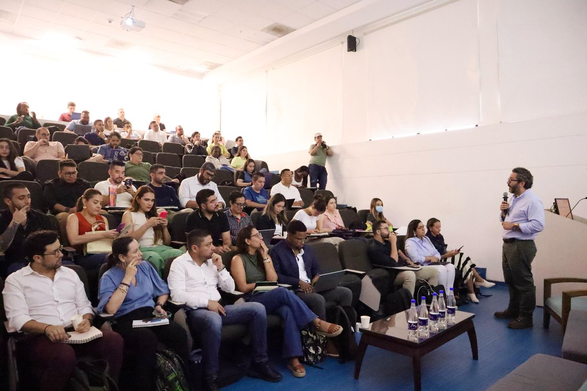 SeguridadCali's tweet photo. Estuvimos en el encuentro sobre perspectivas de seguridad para Cali, realizado en la @icesi. 

Un espacio clave donde se presentó la Red Regional de Observatorios de Seguridad, iniciativa que refuerza el trabajo conjunto por la seguridad en nuestra ciudad y la región.

🧵⬇️ https://t.co/gOO4a6D4cO