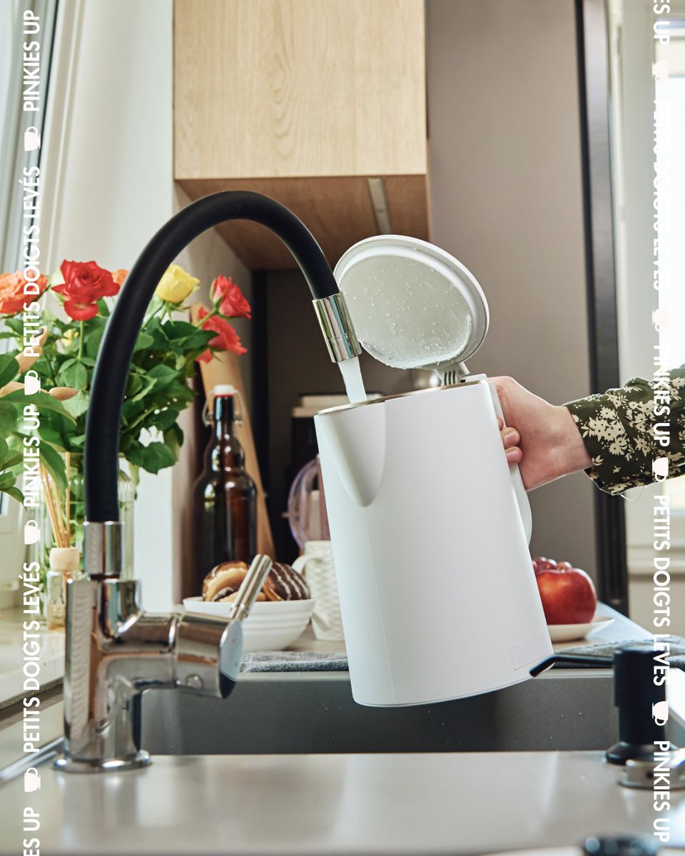 CanadaTea's tweet photo. 🌍💧 This #WorldWaterDay, let’s celebrate clean water—essential for every cup of tea! Help conserve this precious resource by being a #SmartBoiler: only boil what you need! The average Canadian boils twice the water they need when making tea—small changes make a big impact! 🌱♻️ https://t.co/W7AMS7fyFW