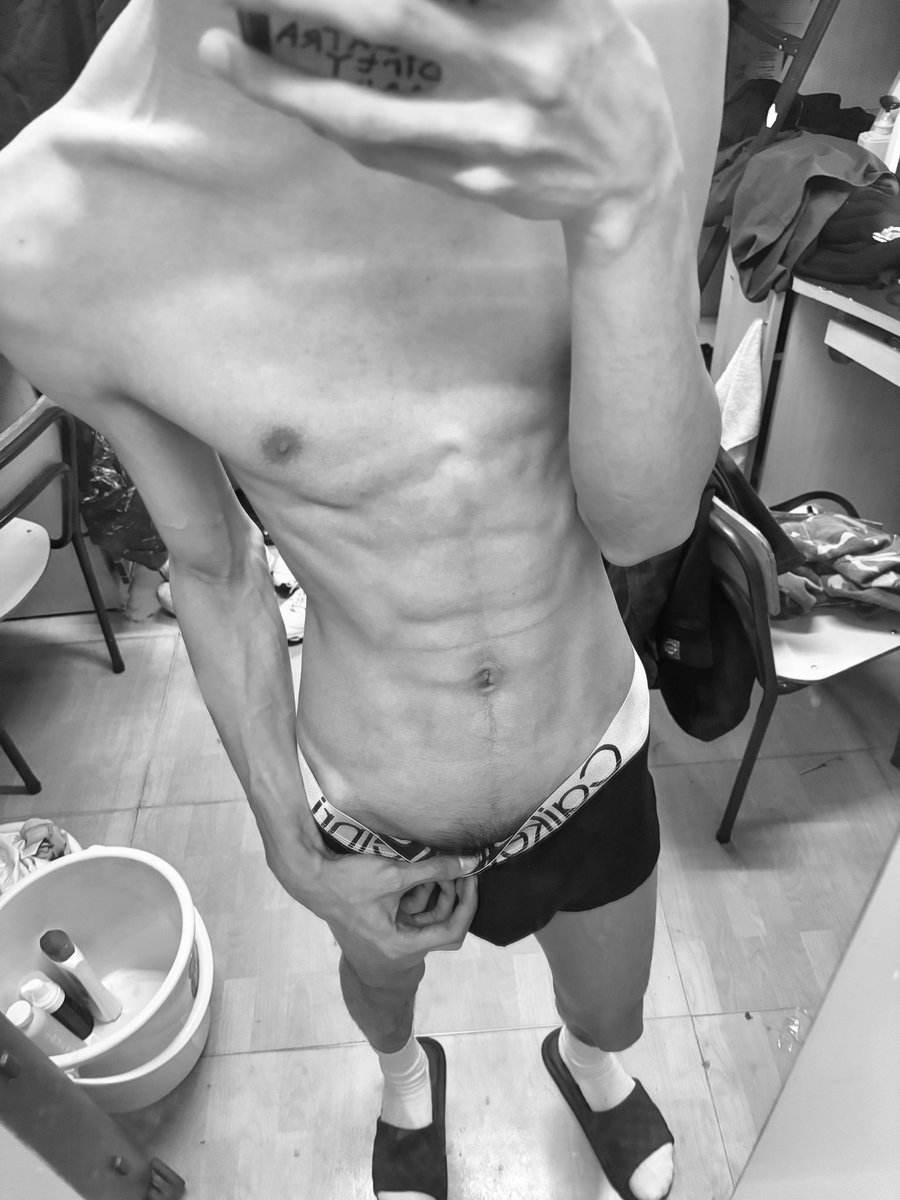 wuyaoowei's tweet photo. 有没有人想对着我冲的 #180cm #男大 #钻石屌 #白袜体育生 #篮球袜 #s #m https://t.co/hoVM08nhIh