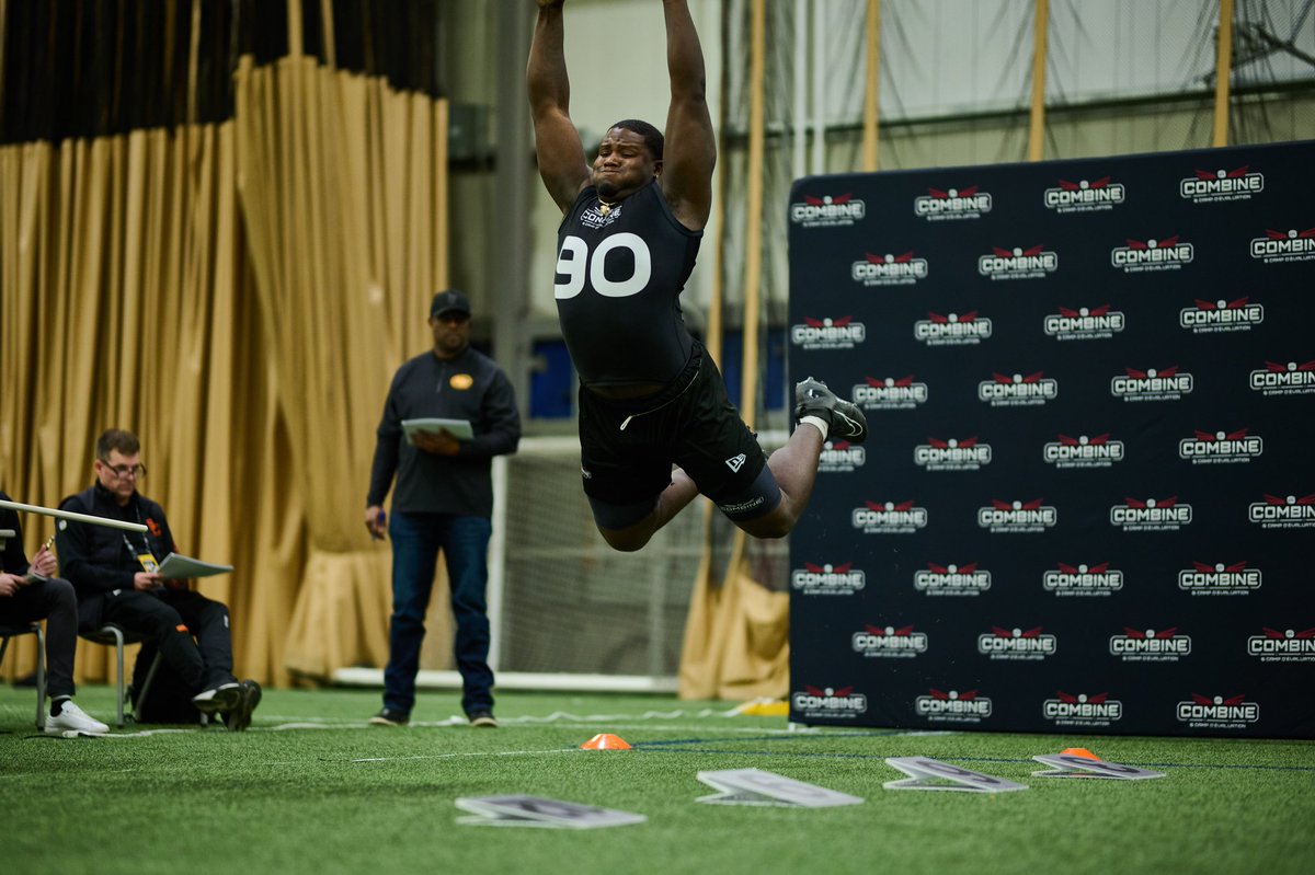 queensgaels's tweet photo. .@Queens_Football 🤝 #CFLCombine 

Silas Hubert, Ashton Miller-Melancon and Darien Newell are putting in work this weekend at the CFL National Combine in Regina! 

📸 Arthur Ward / @CFL

#ForGold | #ChaGheill https://t.co/WvWLOz560g