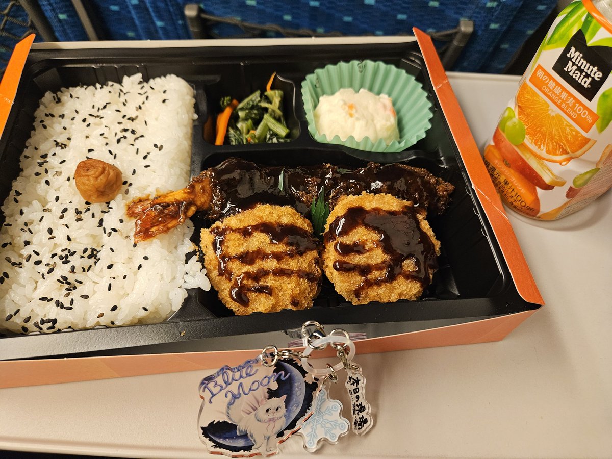 PuHa's tweet image. M-line Special 2025 Spring ～move it on～ 3/22名古屋Electric Lady Land 佐藤さん宮本さん森戸さん小関さん  楽しかったです❗MCででた名古屋の味噌っぽいの食べたくなったよ！おぜきの好物!?のエビフライ！味噌でしっとりしてたけど勿論しっぽまで食べたよ！美味しかったです❗ #MSMO