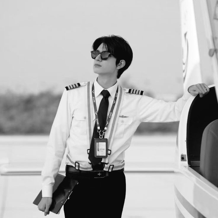 liemdrew's tweet photo. @miekarel Andrew Mahendra Liem (1999).

A pilot who loves skiing, fencing and hanging out with my cat. Whether flying high or hitting the slopes, I'm always up for an adventure. 

How about you? https://t.co/CgmnFKzznu