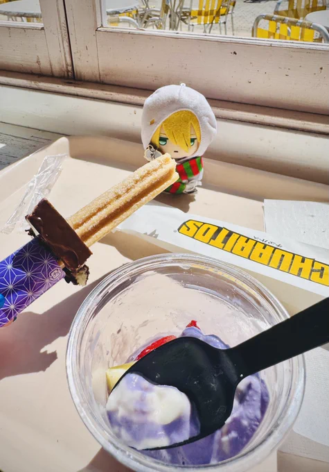 刀剣ソフトとチュロスも食べたよー!美味しかった!! 以前来た時より藤ソフトの草ァ!感がちょっとマイルドになっていたので草系苦手な身としてはありがたく…美味しく食べれました! チュロスは良かれと思って食べかけをまんばちゃんに差し出したら凄い拒否されたよ!