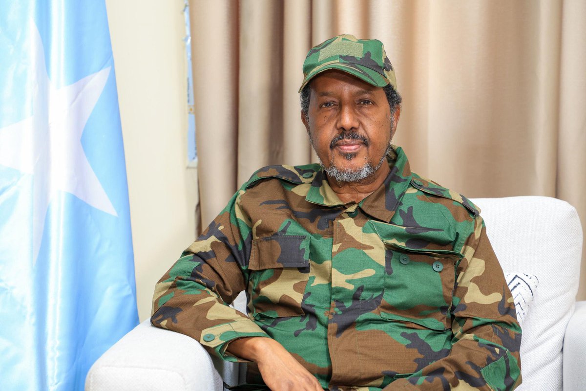FahadBinYasin's tweet photo. Madaxweynaha Jamhuuriyada waan ku boogaadinaynaa dadaalka iyo garab galka joogtada ah ee uu siinayao labada maamul ee Hirshabelle iyo Galmudug, isagoo furimaha dagaalka naftiisa gaynaya. 

Waxaanse Madaxweynaha xusuusinayaa, xilka loo dhaariyey wuxuu farayaa inuu garab iyo gaashaan u noqdo dalka oo idil. Sidaas awgeed, waxaan u soo jeedinayaa inuu usoo jeesta dhanka Koonfur Galbeed iyo Puntland.

Madaxweynaha hal mar hana tuso isagoo si isku mid ah uga hortagaya argagixisada dhibta ku haya meelo kala duwan oo dalka kamid ah. 

Fadlan soo booqo furimaha kala duwan ee Jamhuuriyada, saxna maahan in qorshaha dagaalka lagu soo koobo laba deegaan oo kaliya muddo ku dhaw saddex sano.