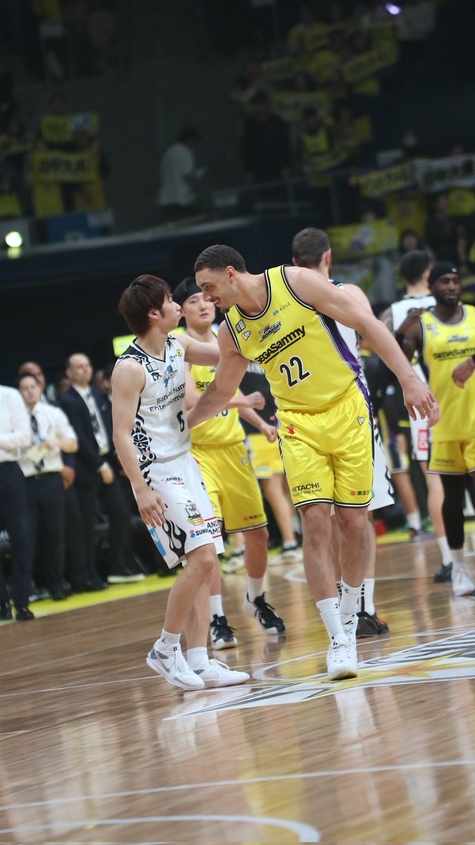 mobius1829's tweet photo. みつめあ〜うと〜🥰🥰🥰 #北川弘 #リード・トラビス #ReidTravis #島根スサノオマジック #サンロッカーズ渋谷 https://t.co/COBNt6eDqP