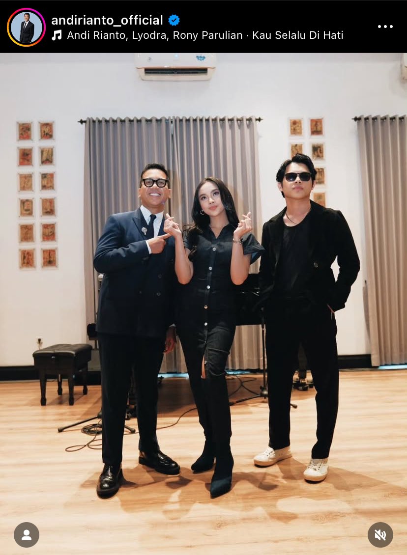 Trebel_ID's tweet photo. Sungkem deh sama mas #AndiRianto yang udah nyatuin #Lyodra dan #RonyParulian lewat lagu “Kau Selalu Di Hati.” 

Megah banget vokal dan musiknya! 

Source: @/andirianto_official https://t.co/LFR5Z4ldf7
