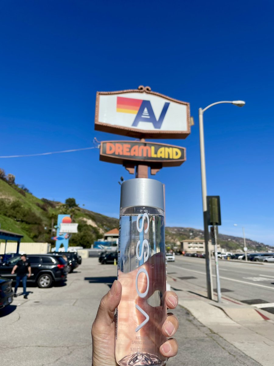 Voss Water tweet media