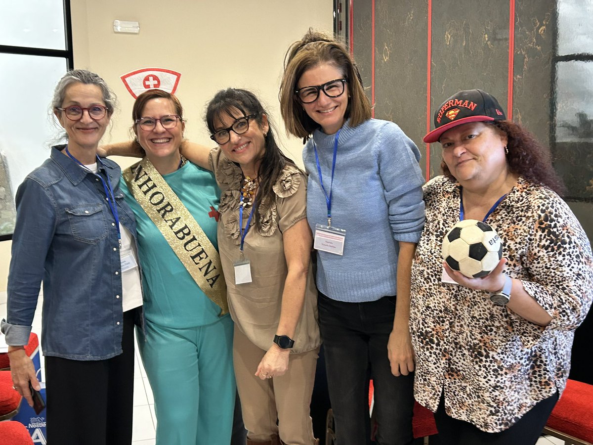 Moderando un taller muy interesante. Gestión compartida de la demanda en pediatría. Con dos ponentes de excepción expertas en el tema. 
Muy práctico y divertido.  #XIIJCPediatriaCanarias