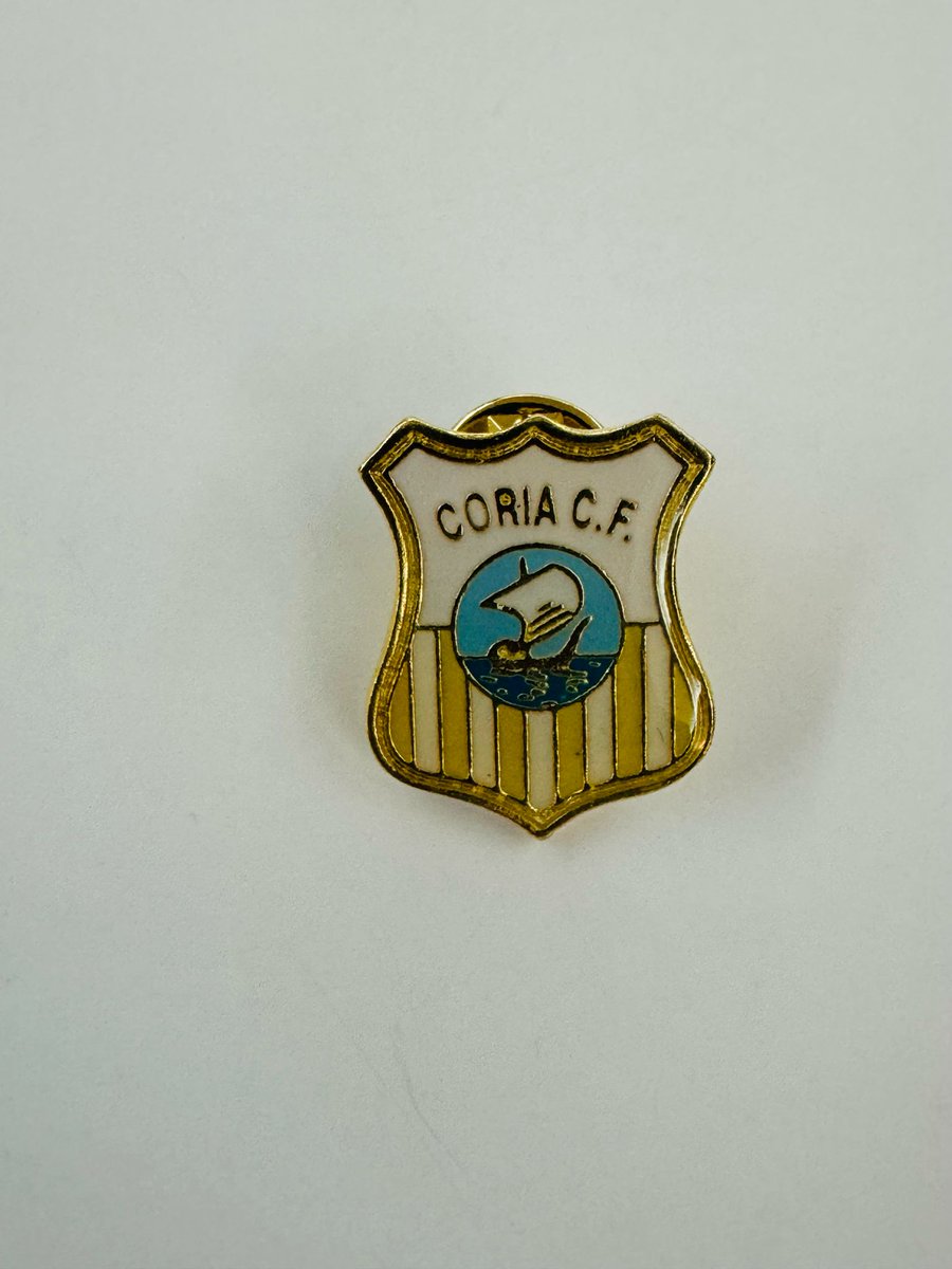 Mañana en el partido ya estarán a la venta los nuevos llaveros y pines del #CoriaCF.

Se pueden adquirir tanto en la taquilla como en el Ambigú.

El llavero tiene un precio de 5€ mientras que el precio del pin será de 3€.

¡No te quedes sin ellos y presume de ser del #CoriaCF!
