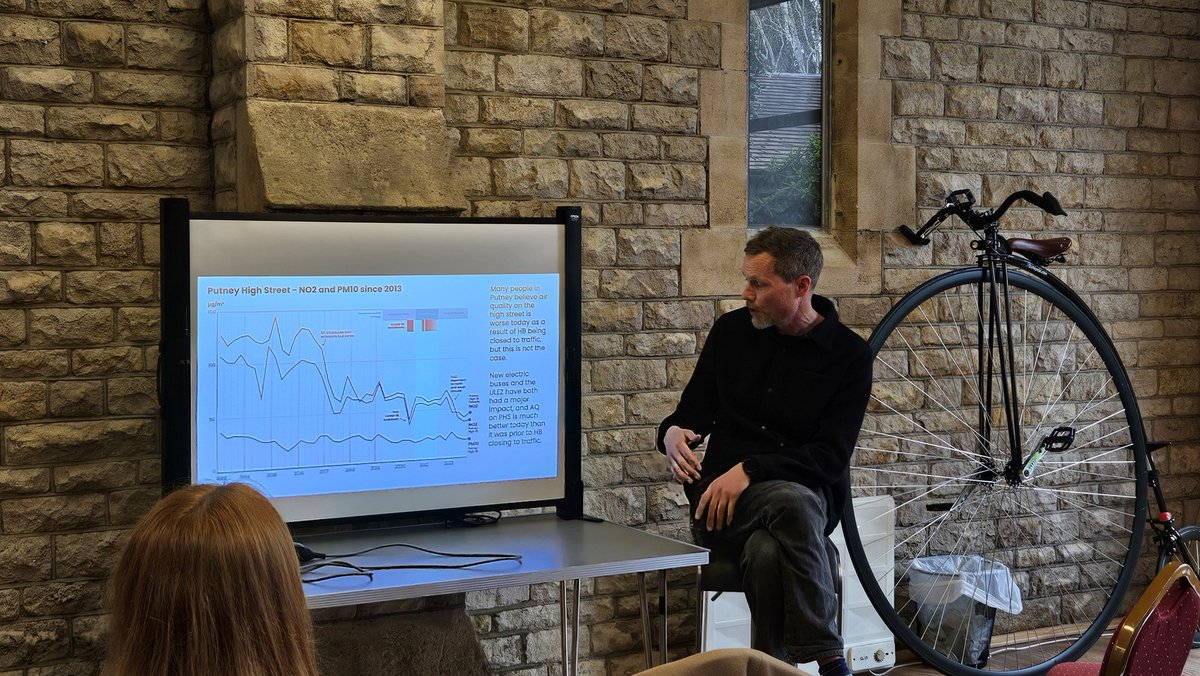 Jeremy Vine | Here, on Insta & Facebook (@thejeremyvine) on Twitter photo Fascinating talk about <a href="/HammersmithBri1/">HammersmithBridge.org.uk</a> by <a href="/crisortunity/">Leo Murray @crisortunity@urbanists.social</a> at <a href="/KewEcofair/">Kew EcoFair</a> — showing that closing Hammersmith Bridge to cars has NOT increased traffic or pollution on other bridges.
Those who say it has are “disingenuously” quoting Covid comparisons. Traffic is down. Fascinating talk about <a href="/HammersmithBri1/">HammersmithBridge.org.uk</a> by <a href="/crisortunity/">Leo Murray @crisortunity@urbanists.social</a> at <a href="/KewEcofair/">Kew EcoFair</a> — showing that closing Hammersmith Bridge to cars has NOT increased traffic or pollution on other bridges.
Those who say it has are “disingenuously” quoting Covid comparisons. Traffic is down.