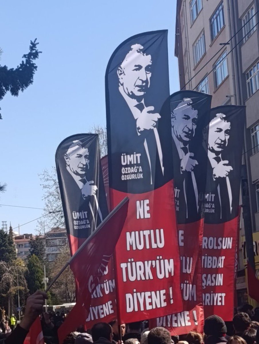 Bir fotoğraf bazen çok şey anlatır.

Tabi Dem sever ılıklar anlamaz o ayrı mesele.