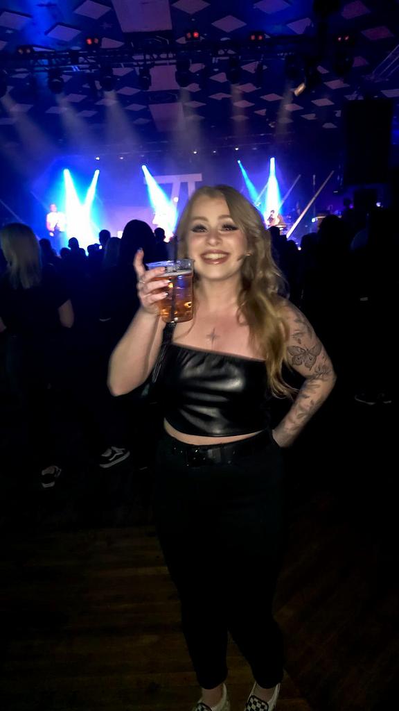 Blurry pictures, drunk videos and survived my first ever mosh pit. 🤘🏼
A bitter sweet goodbye to one of my fave bands <a href="/youmeatsix/">You Me At Six</a> 🖤

#TheFinalNightsofSix