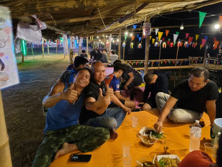 PThislun's tweet photo. เริ่มแล้วสงกรานต์บ้านเฮา https://t.co/ZBeYV8UhLH