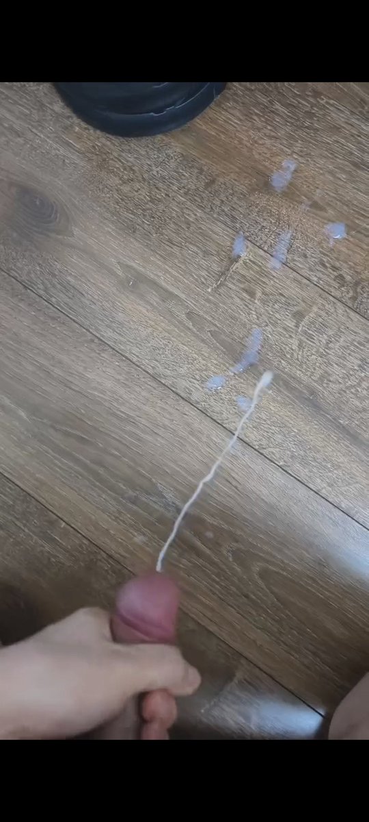 谁吃？#母狗 #骚逼  #女大学生 #鸡吧套子 #185大帅哥 #贱狗m