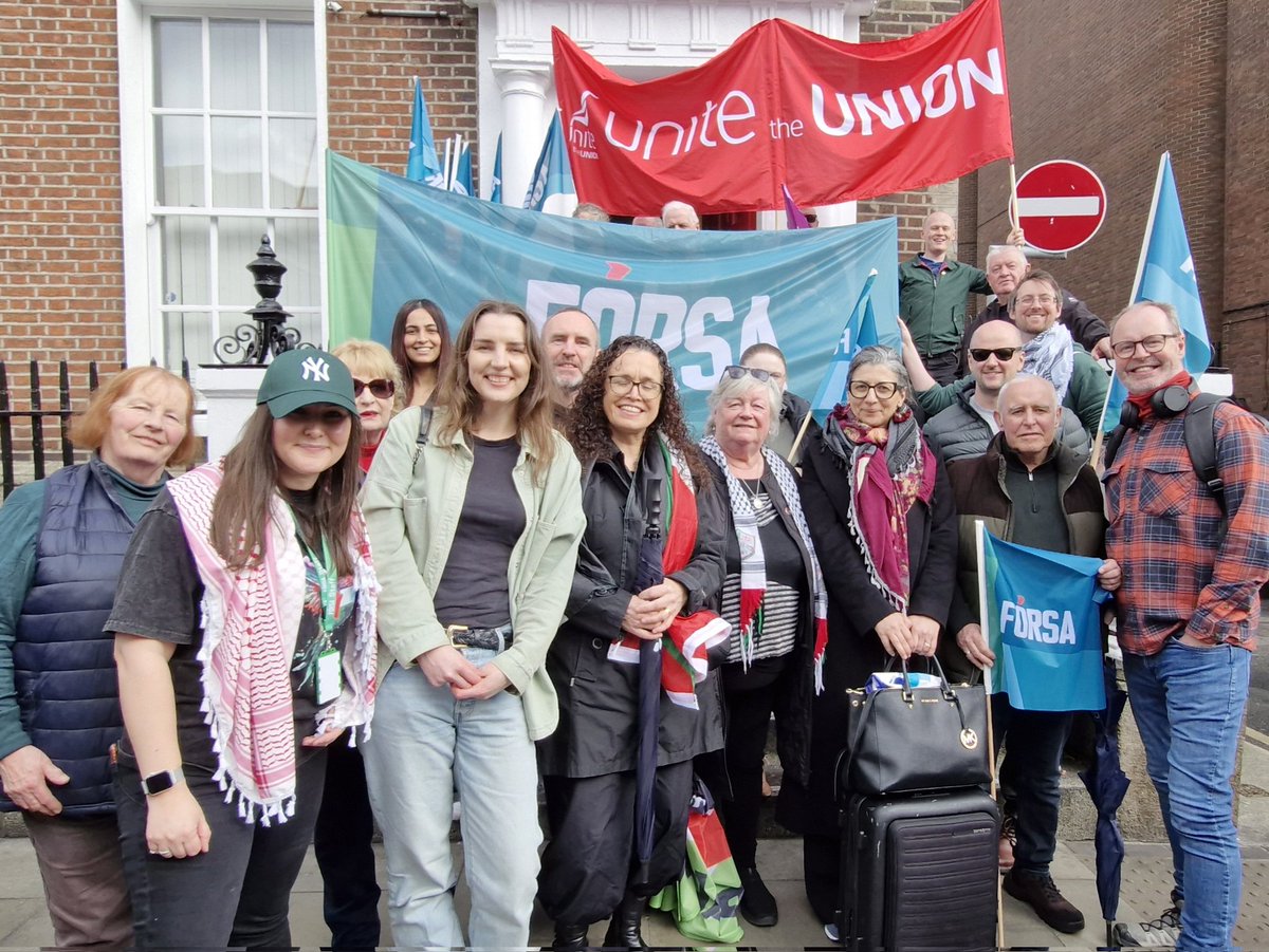 Fórsa trade union (@forsa_union_ie) on Twitter photo The trade union bloc at the Palestine march was honoured to meet UN Special Rapporteur <a href="/FranceskAlbs/">Francesca Albanese, UN Special Rapporteur oPt</a> at the Gaza march today.
Her bravery and honesty have been a beacon for so many.
Keep marching. Keep boycotting. Keep demanding a permanent ceasefire and a free Palestine! The trade union bloc at the Palestine march was honoured to meet UN Special Rapporteur <a href="/FranceskAlbs/">Francesca Albanese, UN Special Rapporteur oPt</a> at the Gaza march today.
Her bravery and honesty have been a beacon for so many.
Keep marching. Keep boycotting. Keep demanding a permanent ceasefire and a free Palestine!