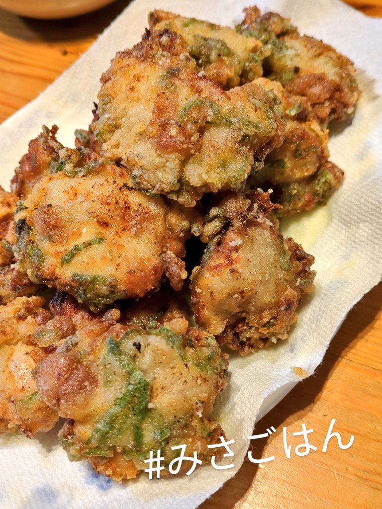 【大葉と梅の唐揚げ】
梅だれで漬け込んで、大葉と共に揚げた唐揚げ。
次回BARメニューのリクエストの試作。
サッパリうまうまだけど、もう少し梅多めが良い。
本日もお疲れ様でした🍻
#みさごはん
#おうちごはん
#料理好きな人とつながりたい
#料理記録 117