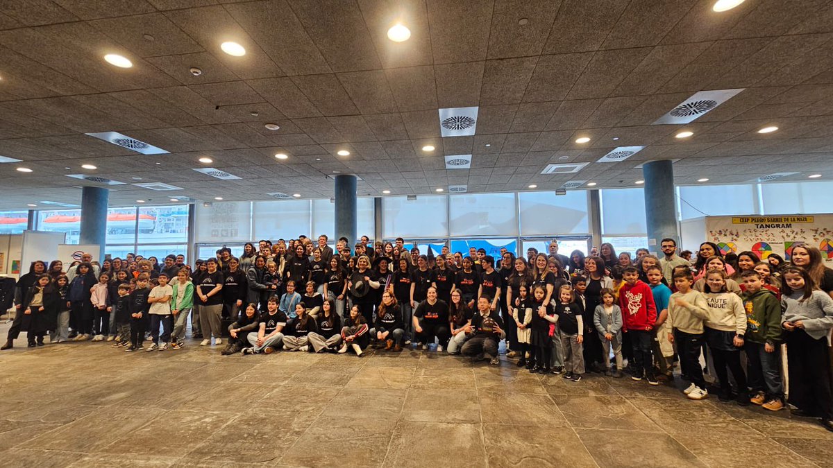 agapema (@agapemaf) on Twitter photo Ata as 20 horas estaremos atendéndovos nos postos da Feira Matemática! 
Os nosos feirantes están desexando ensinarvos o seu “produto “. Ata as 20 horas estaremos atendéndovos nos postos da Feira Matemática! 
Os nosos feirantes están desexando ensinarvos o seu “produto “.