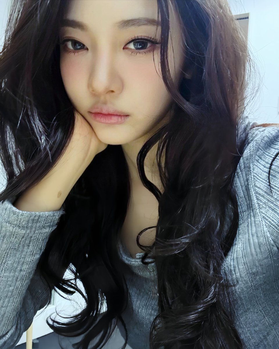 barangkali ada yang mau pake foto ningning ini untuk layout, aku ada versi no text + hdnya! feel free to use ya :] #zonauang