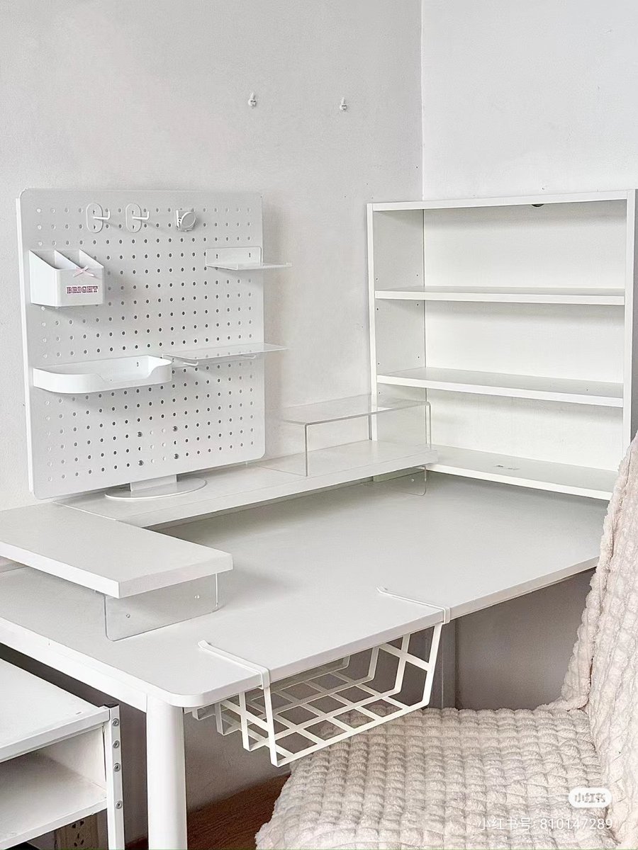byraa___'s tweet photo. Beberapa rekomendasi storage organizer minimalis untuk workspace yang rapi dan nyaman! 🖥️✨🎀

From this                            To this https://t.co/joBs2pgu6w