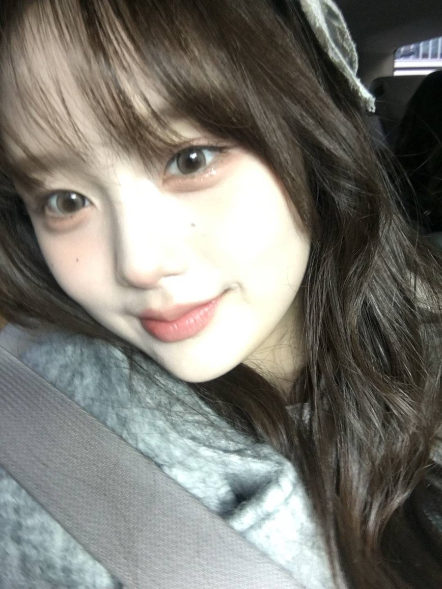 Seoaegie's tweet photo. 🍞🥐 .../ today's selcas, checked! showing to you guys a sign of lifeㅡjust in case someone thought i'm dedt..?! 𝘭𝘪𝘵𝘵𝘭𝘦 𝘴𝘦𝘰𝘢𝘩 𝘯𝘦𝘷𝘦𝘳 𝘥𝘪𝘦𝘴 ★.ᐟ https://t.co/yvtaZBDGKF