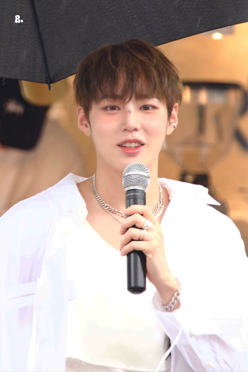 나의 단 한번의 사랑 성운아,
생일 진심으로 축하하고 태어나줘서 고마워 
소중한 우리 가수 정말 많이 아껴
오래오래 곁에서 응원할게
우리끼리 행복하자 
고맙구 사랑해♥️

#하성운