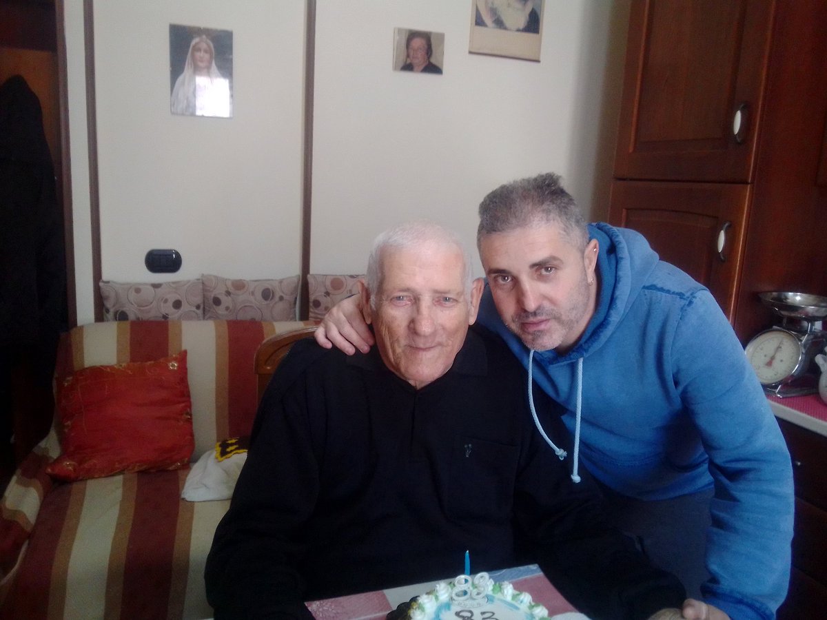 capitanzio's tweet photo. #21march
#birthday
#dad
#cat https://t.co/Yi2a0B1dJ0