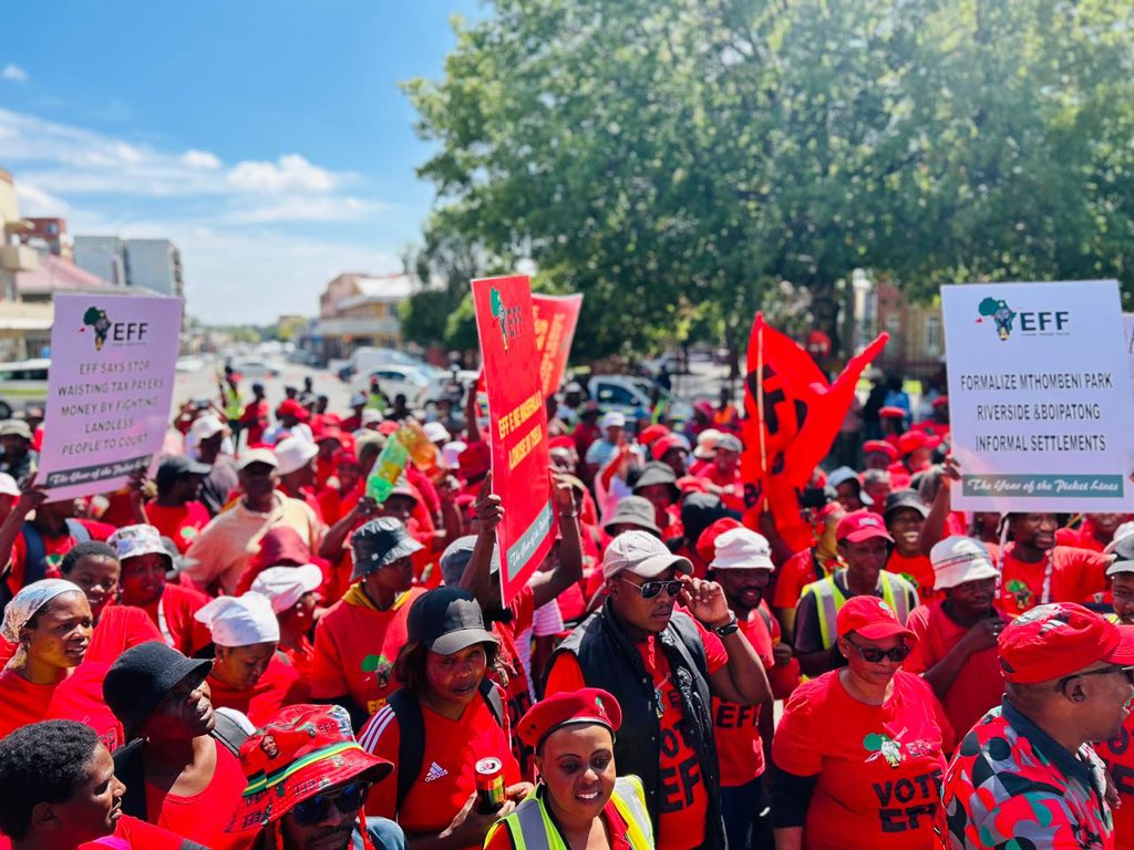EFF_FreeState's tweet photo. ♦️IN CASE YOU MISSED IT♦️

Yesterday, EFF CCT deployee Cmsr @muzikhoza58 and the Provincial Secretary Cmsr @MMsimanga_B led the EFF march to Dihlabeng Local Municipality in demand of service delivery and basic human rights such as water and sanitation. 

@EFFSouthAfrica will mobilize alongside communities to demand clean water, dignified housing, effective policing, and an end to illegal dumping sites. Where the state fails, we will step in and deliver services to the people!

#YearOfThePicketLines