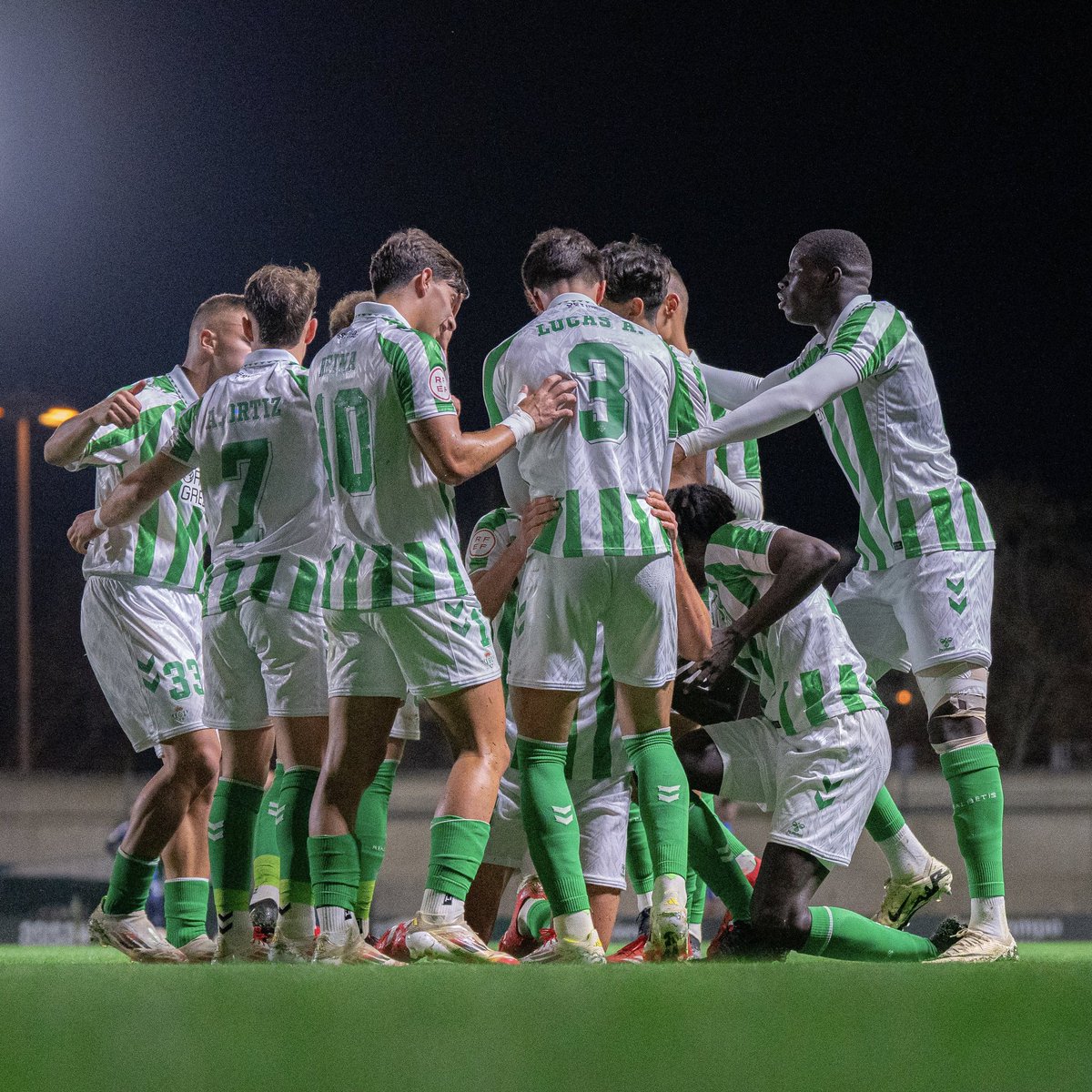 ¡Partidazo en el Metropolitano! 🏟🔝

No te pierdas desde las 17:50h en <a href="/RTVBetis/">Real Betis RTV</a> el duelo del #BetisDeportivo 🆚️ <a href="/AtletiAcademia/">Atleti Academia</a> 📺📻✅️

🎙 <a href="/JulioRamosMon/">Julio Ramos</a> 

➡️ realbetisbalompie.es/rtvbetis/direc…